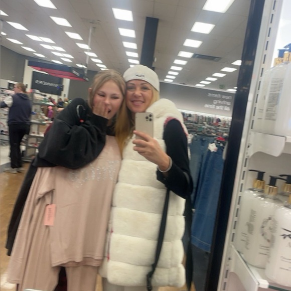 Meet your Posher, Tracy - Picture 1 of 1